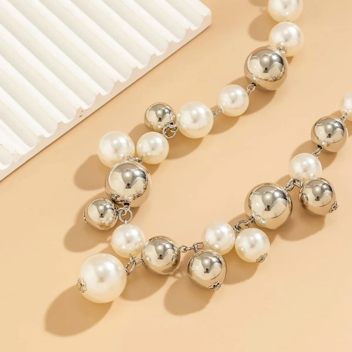 Chunky Gold Bead Necklaces for Women Thick Bold Necklace Gold/Silver/Pearl Statement Choker Necklaces Punk Big Ball Necklace Jewelry