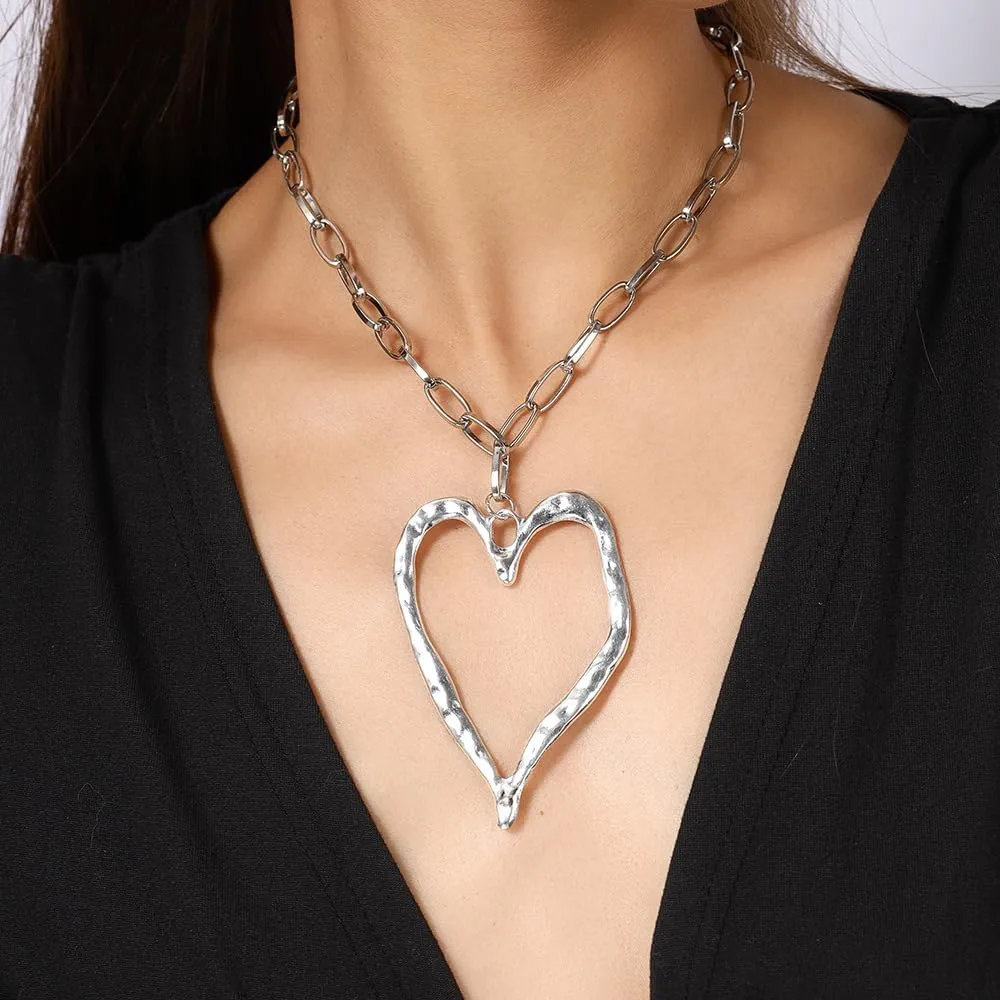 Chunky Heart Necklaces for Women Chunky Pearl Chain Stackable Heart Charm Necklace Large Heart Pearl Choker Necklaces Exaggerated Heart Pendant Necklace Statement Jewelry