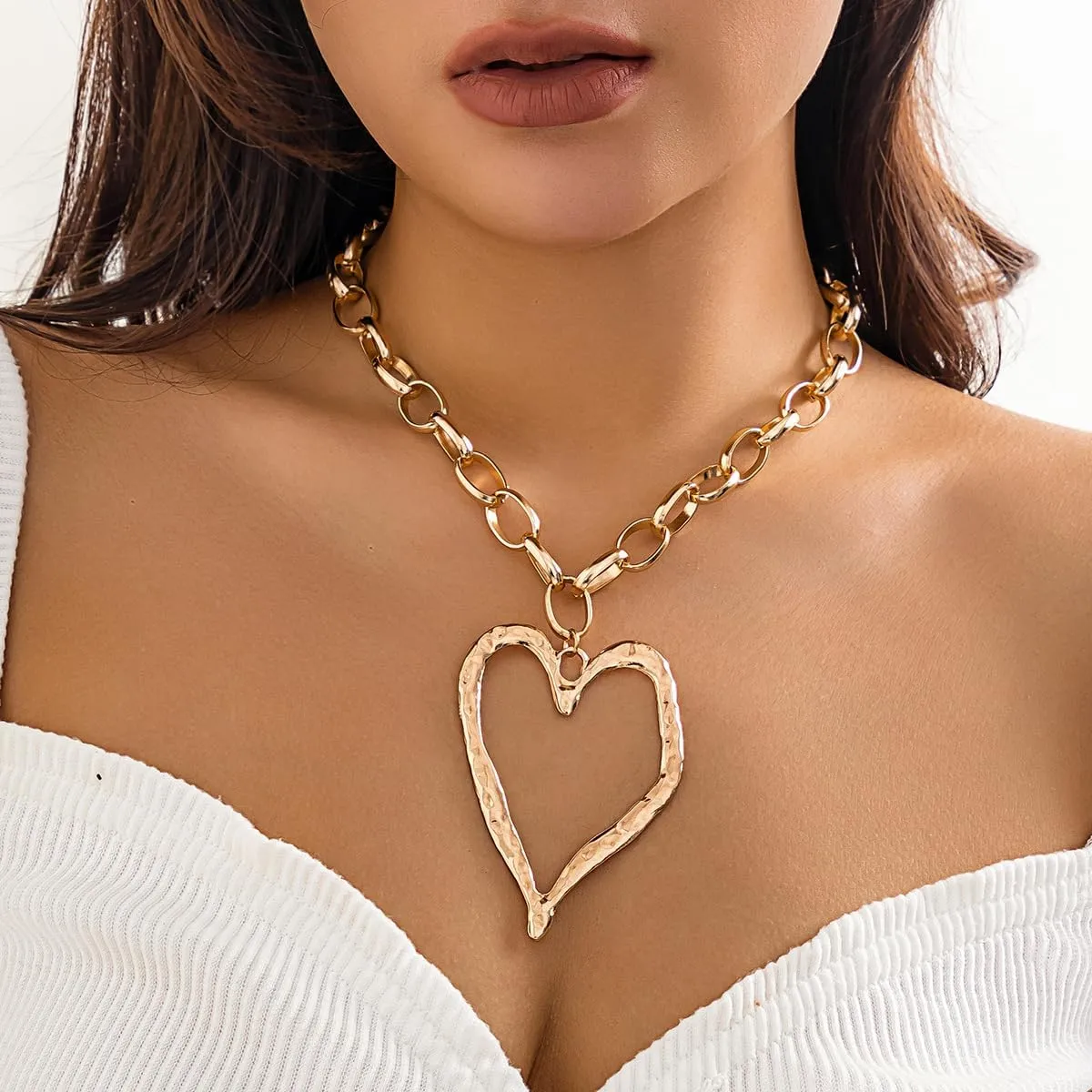 Chunky Heart Necklaces for Women Chunky Pearl Chain Stackable Heart Charm Necklace Large Heart Pearl Choker Necklaces Exaggerated Heart Pendant Necklace Statement Jewelry
