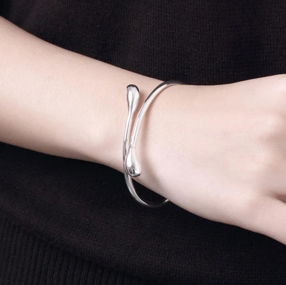 Dainty Gold/Silver Cuff Bracelets for Women Delicate Thin Wire Open Bangle Bracelets Stackable Minimalist Wrist Cuff Bracelets Flexible Adjustable Size Teardrop Bracelet for Her(Silver)