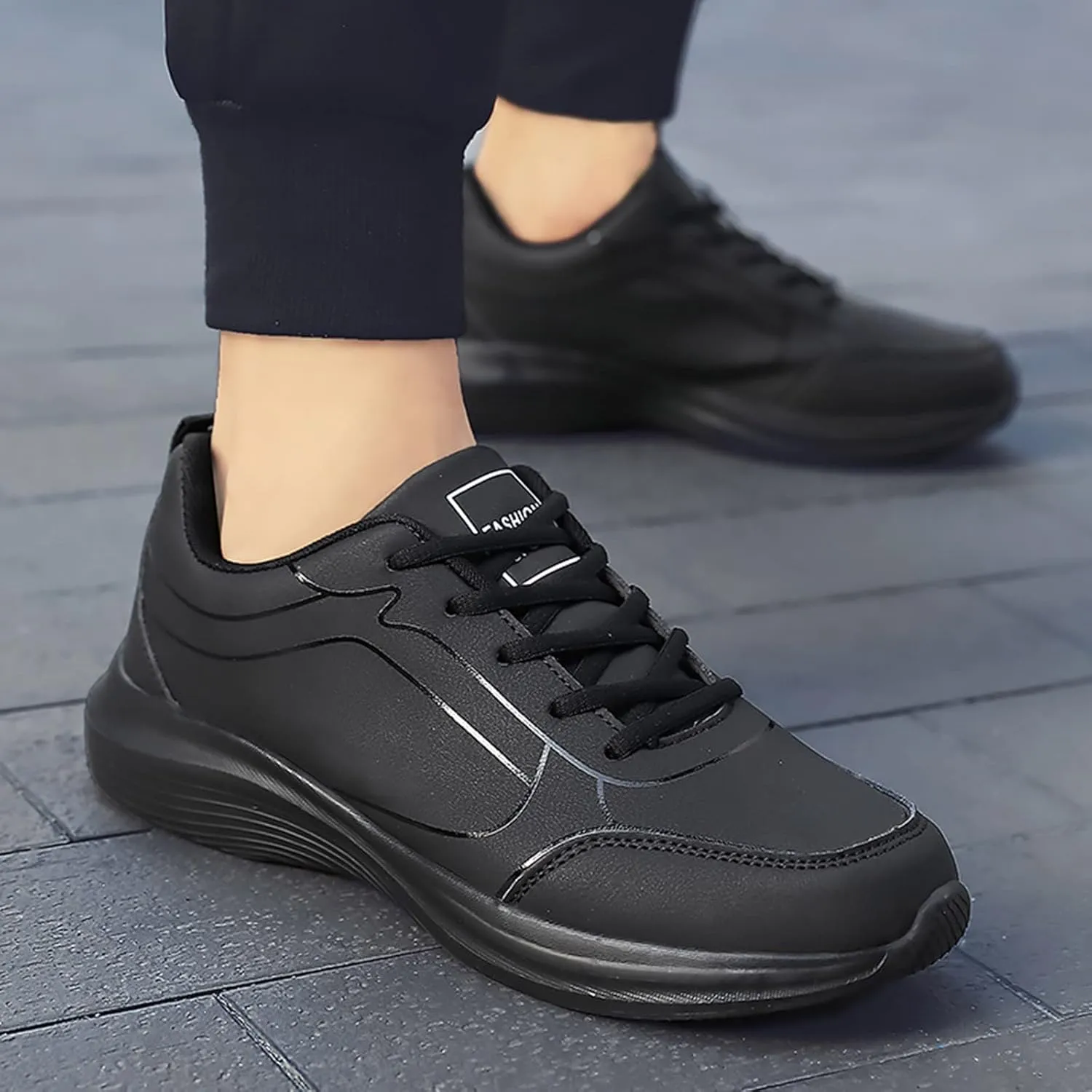 Fashion Men Sports Shoes Flat Non Slip Lace Up Upper Lightweight and Comfortable Mens Club Fashion Sneaker